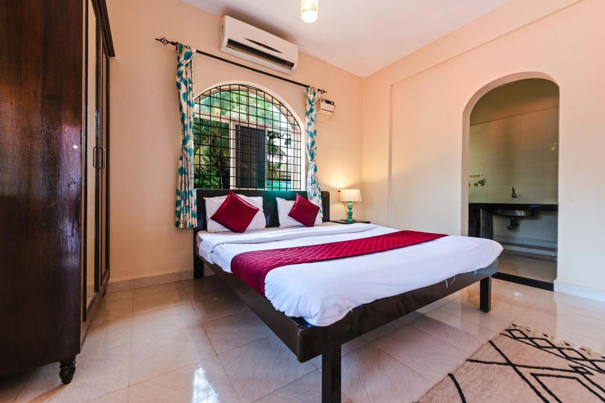 Hotel La Paulo'S Near Beach Resort Morjim Exteriör bild