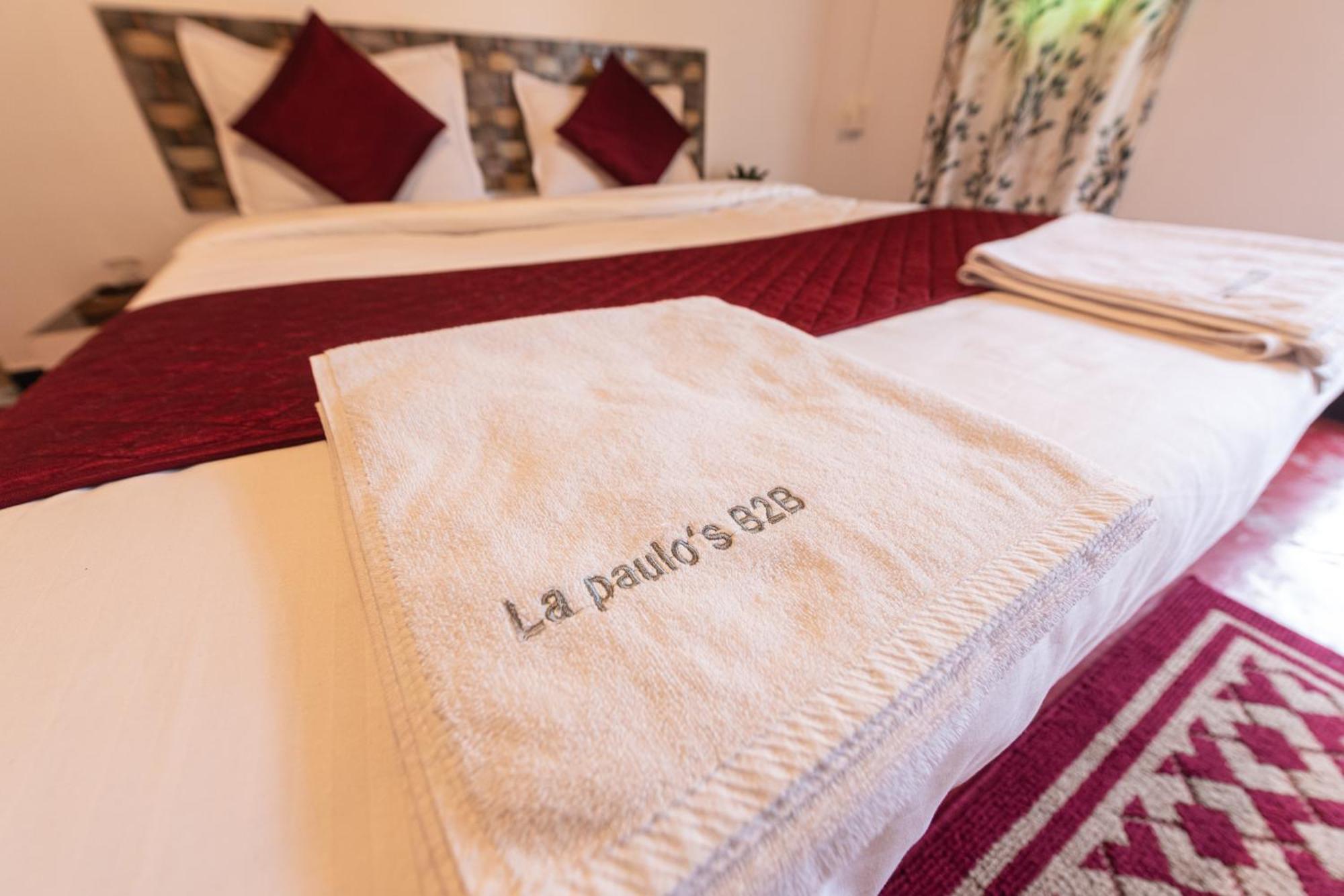 Hotel La Paulo'S Near Beach Resort Morjim Exteriör bild
