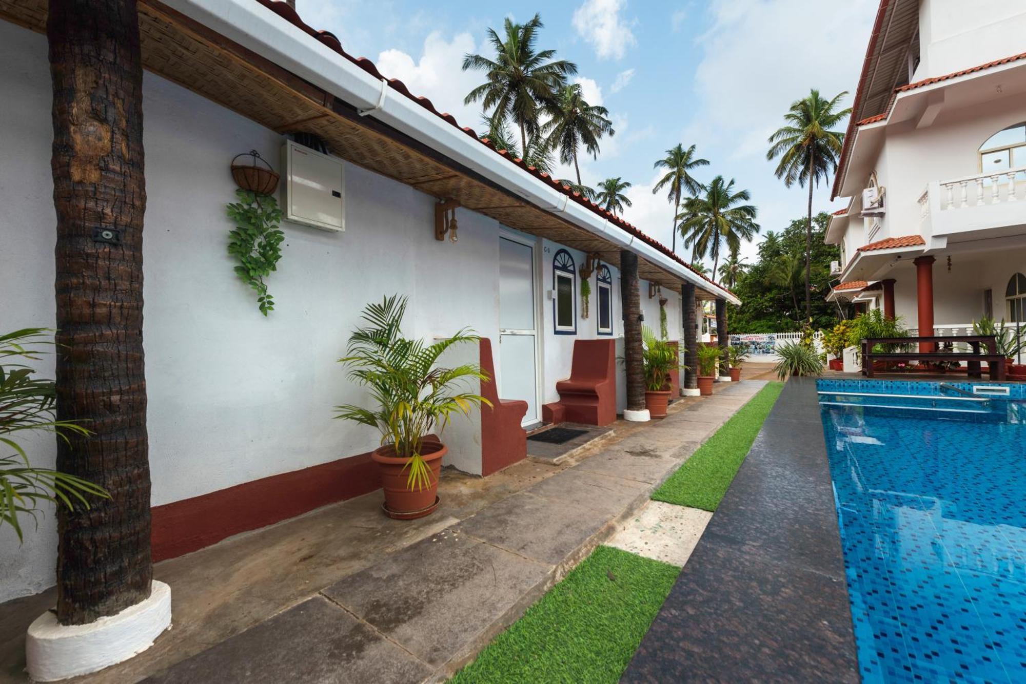 Hotel La Paulo'S Near Beach Resort Morjim Exteriör bild