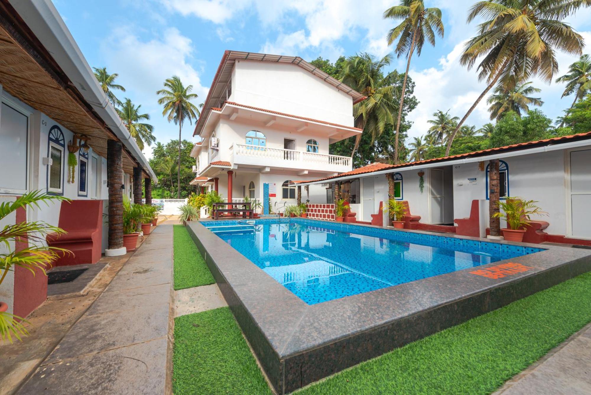 Hotel La Paulo'S Near Beach Resort Morjim Exteriör bild