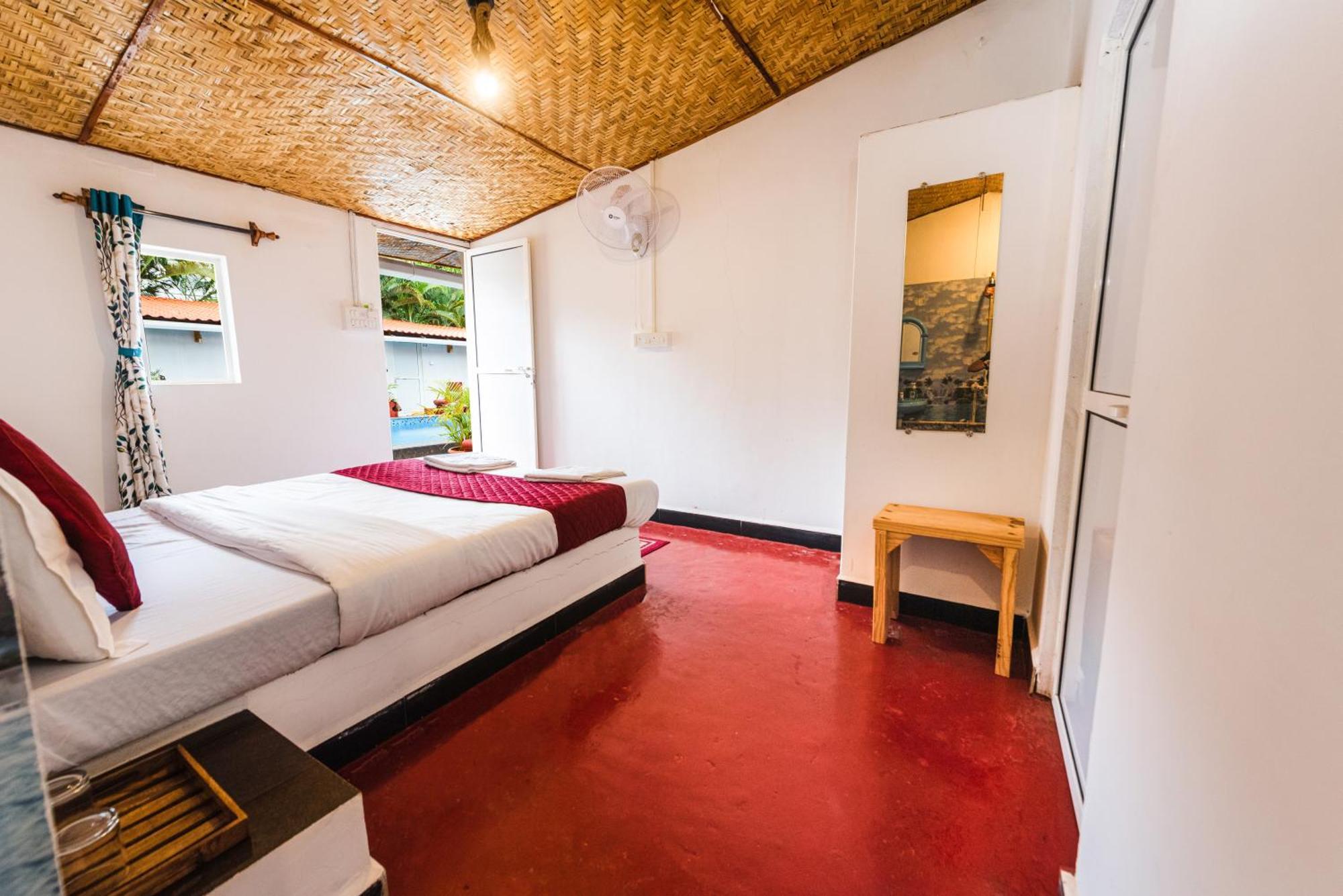 Hotel La Paulo'S Near Beach Resort Morjim Exteriör bild