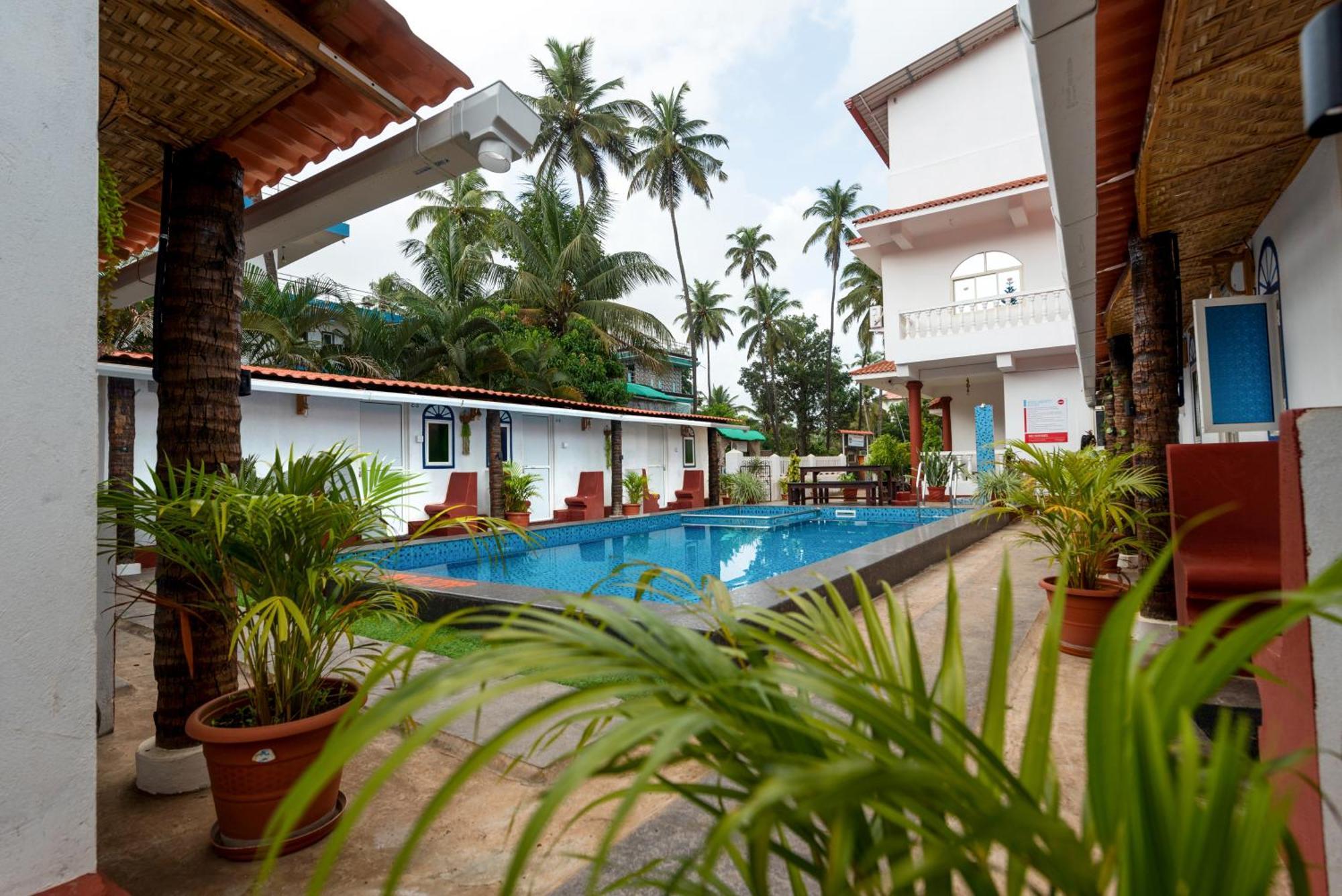 Hotel La Paulo'S Near Beach Resort Morjim Exteriör bild