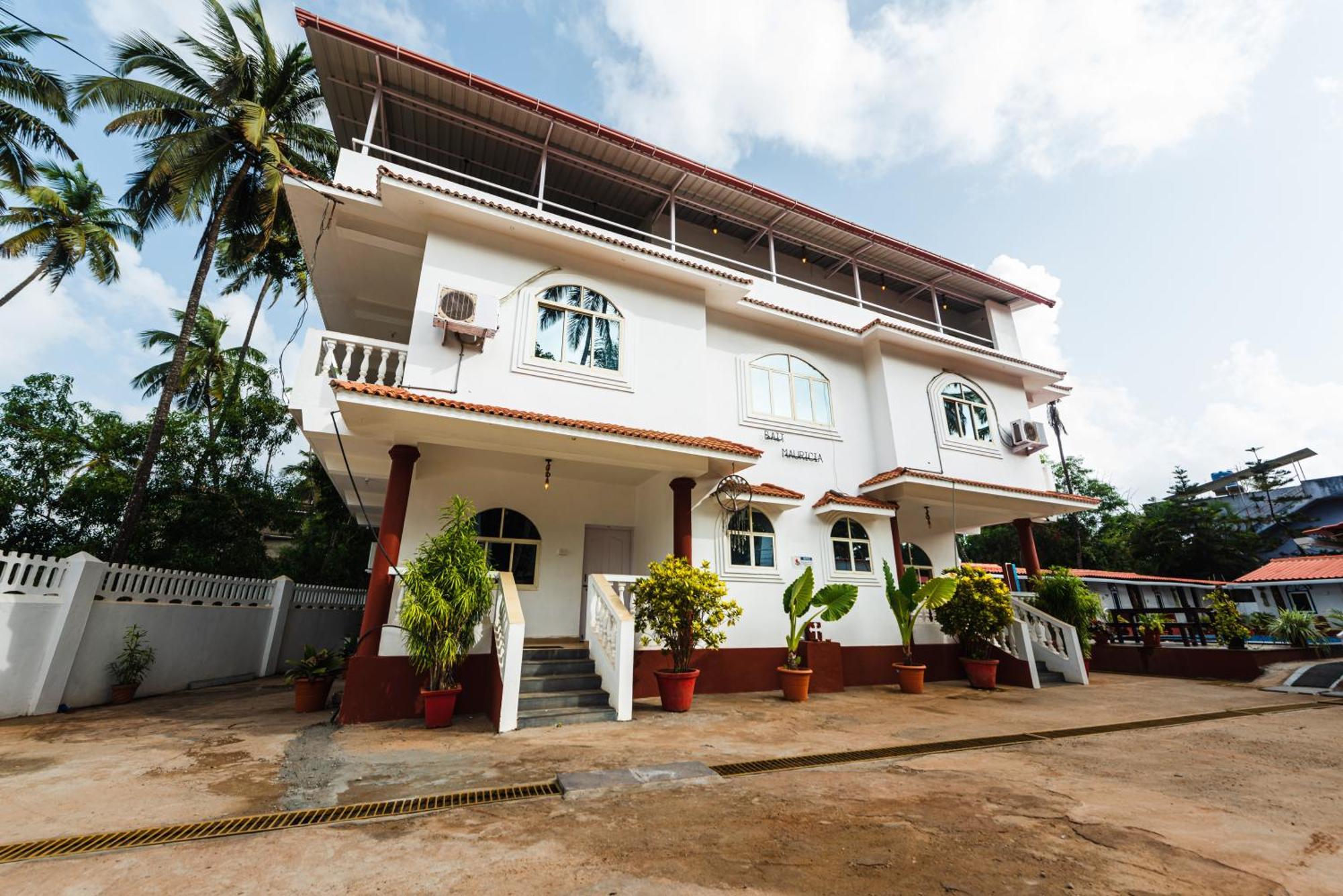 Hotel La Paulo'S Near Beach Resort Morjim Exteriör bild
